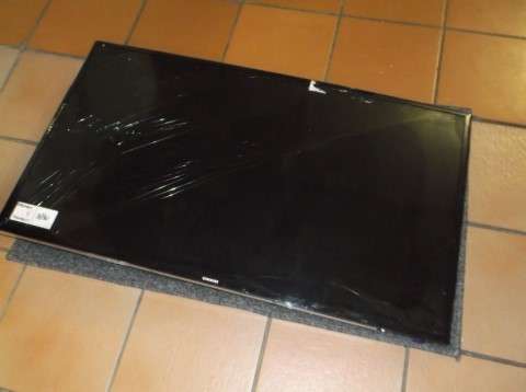 TV SPARES : SAMSUNG UA46F6400AK - SMASHED SCREEN / SPARES ONLY
